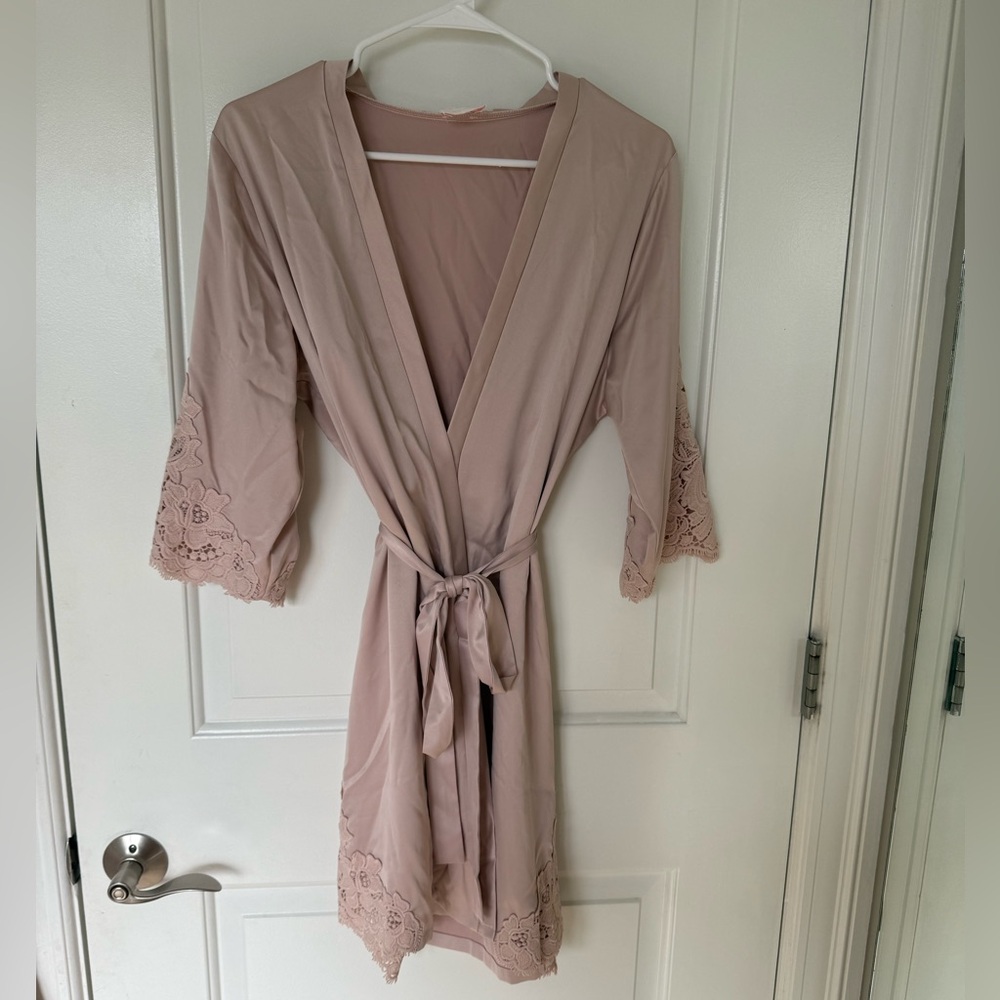 Le Rose Lace Trimmed Robe in Blush